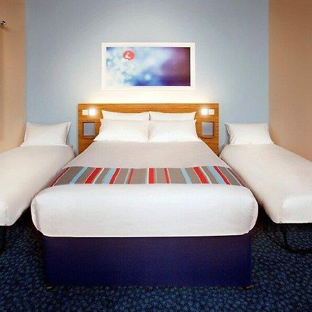 Travelodge Shrewsbury Battlefield Екстериор снимка