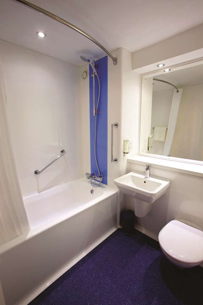 Travelodge Shrewsbury Battlefield Стая снимка